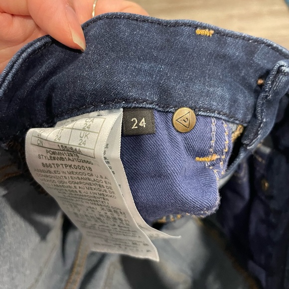 Guess power curvy mid-wash jeans. mid rise, worn once or twice. - Picture 8 of 8